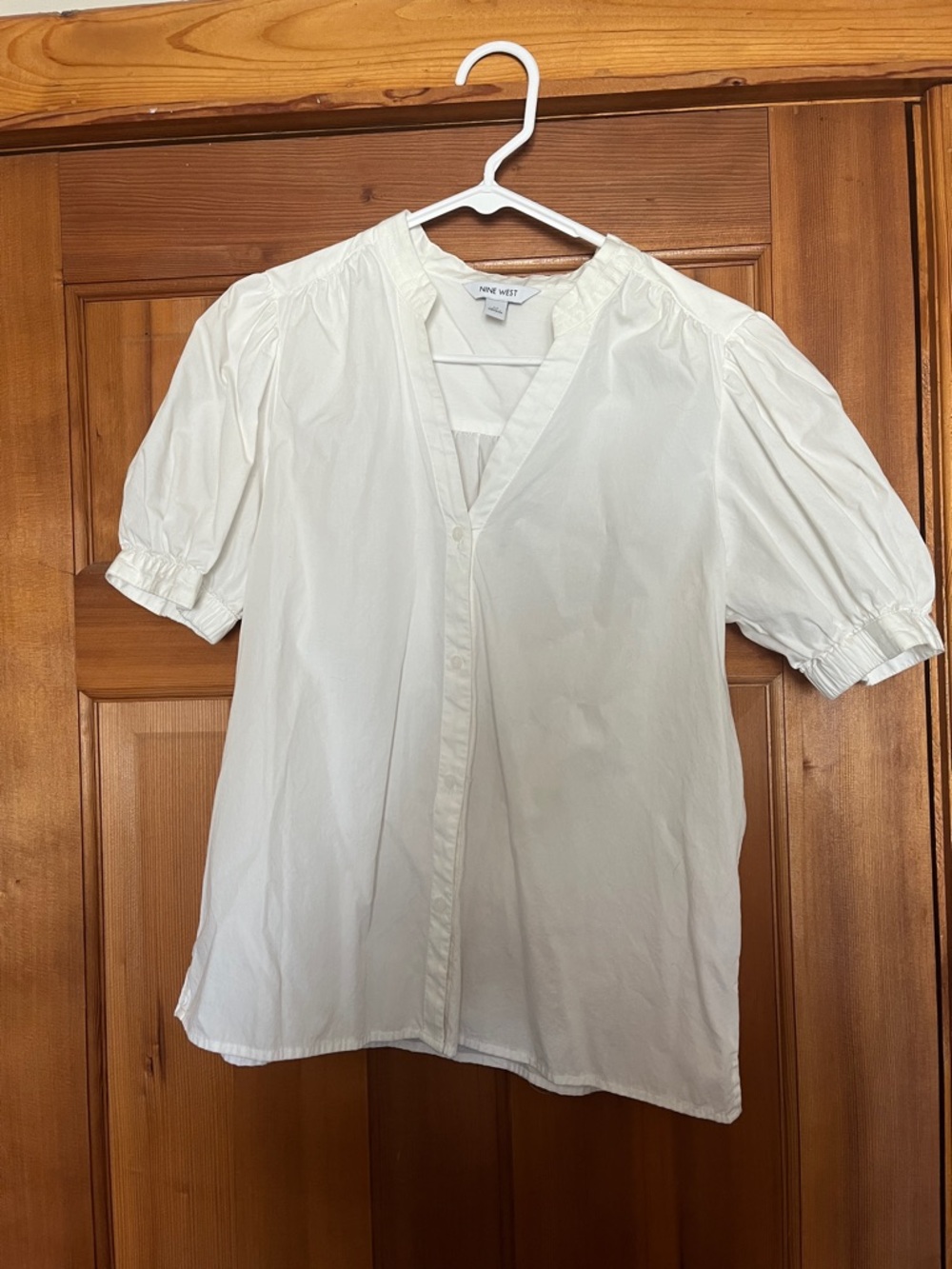 Nine West White V-Neck Button-Down Puff Sleeve Top